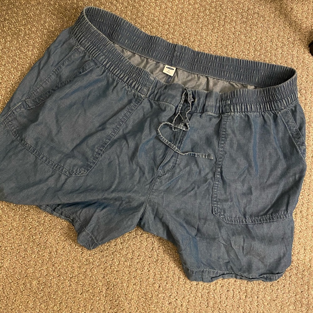 Loose fitting drawstring shorts
